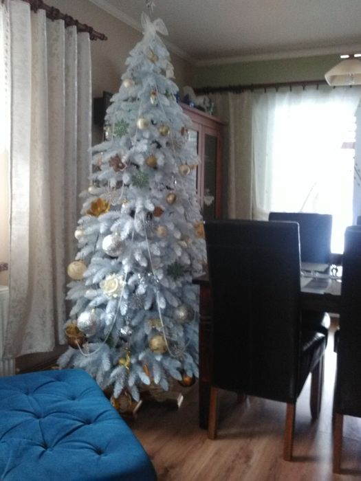Biała sztuczna choinka 2,2m