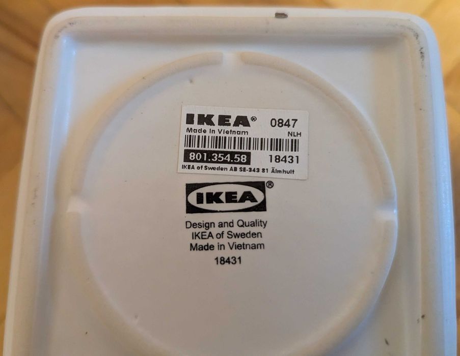 Biały, ceramiczny świecznik IKEA