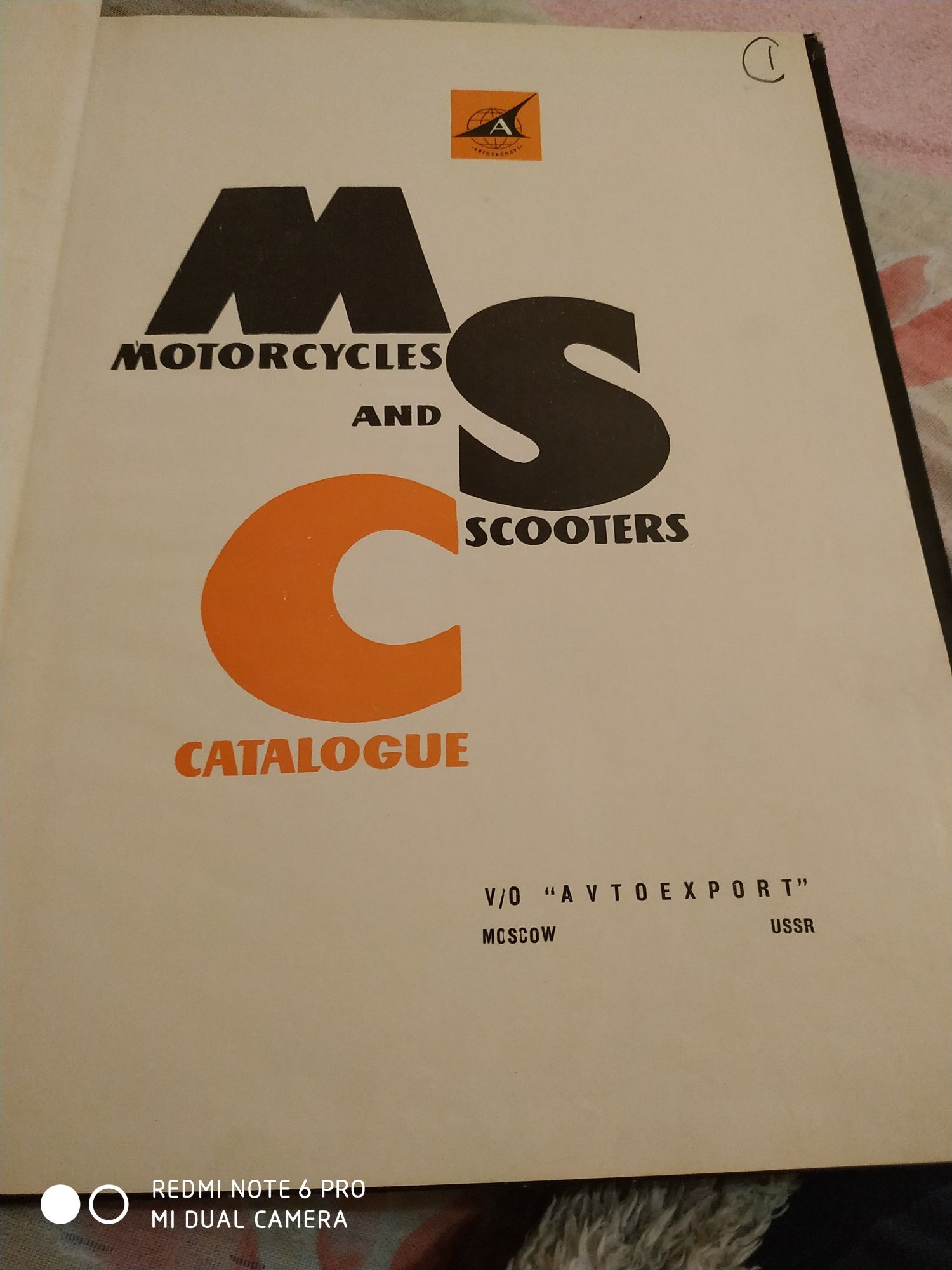 Książka o motorach , skuterach w j. Angielskim