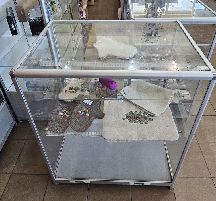 Продам торговые витрины,кассы