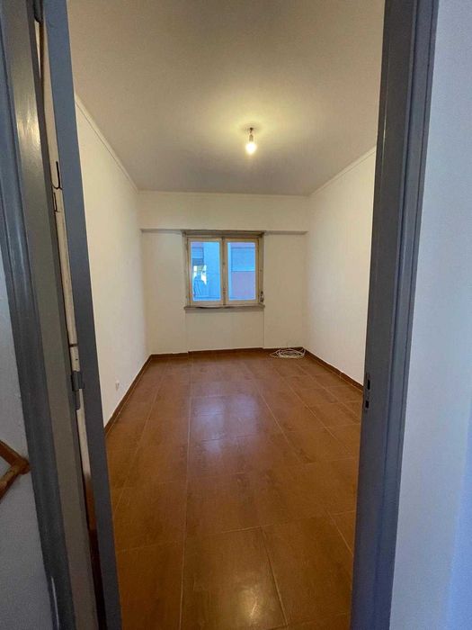 Arrendamento – Apartamento T1 convertido em T2