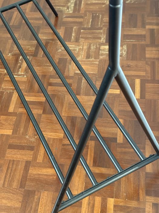 Suporte para cabides JYSK preto