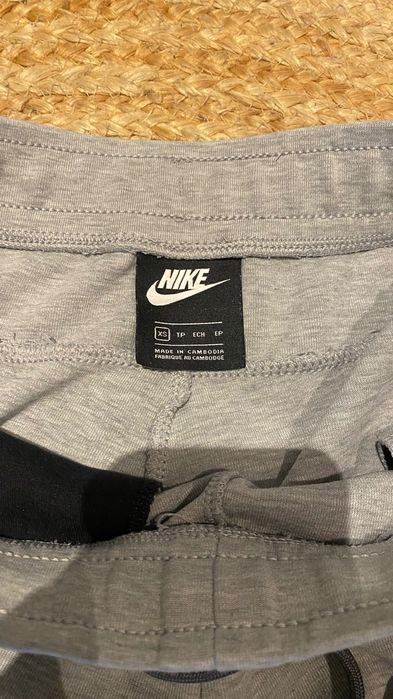Nike Tech Fleece Cinzento