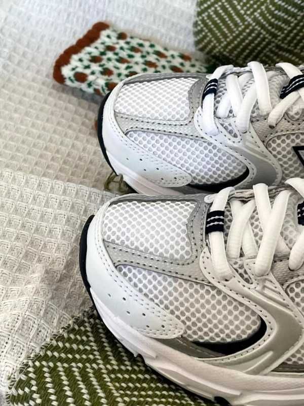 Biały^wstępny^NewBalanceNB530^UnisexTrampki Roz.40.5