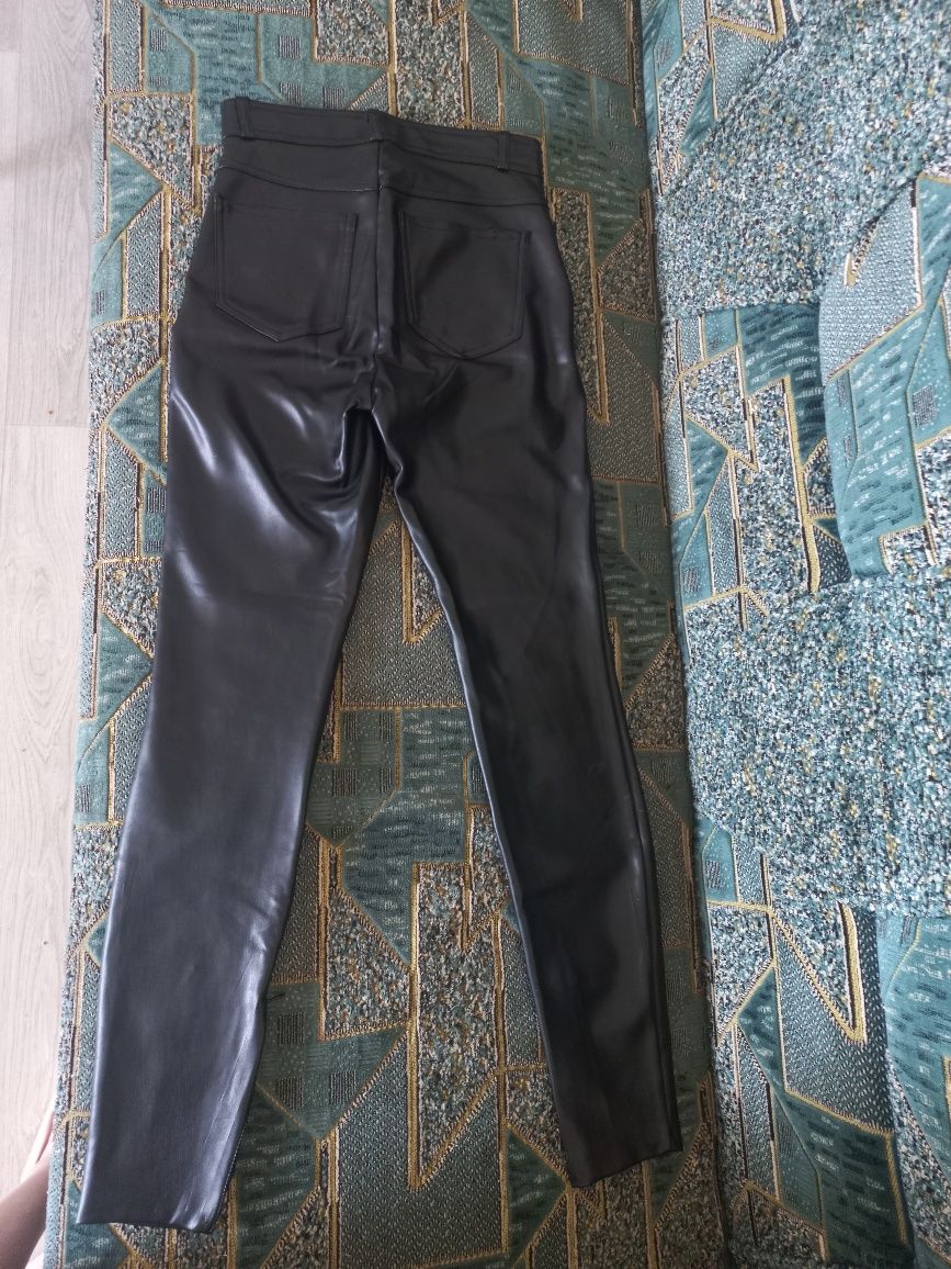 Продам шкіряні штани Zara (утеплені)
