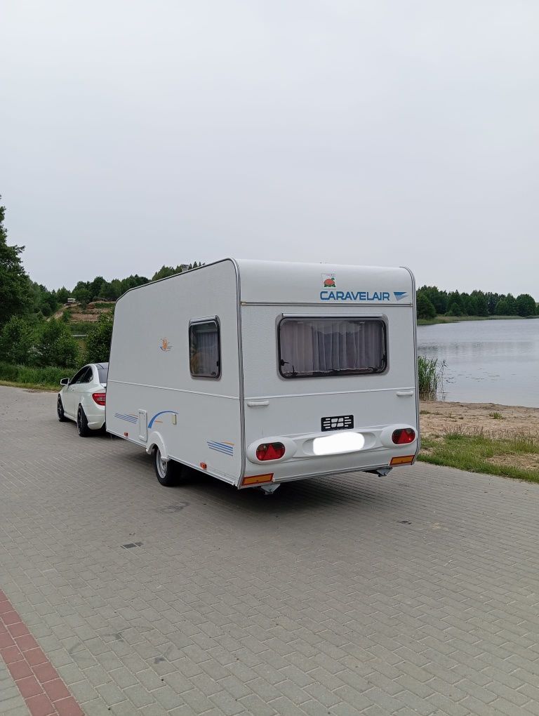 Przyczepa kempingowa Hobby Knaus Caravelair z 2008 roku.
