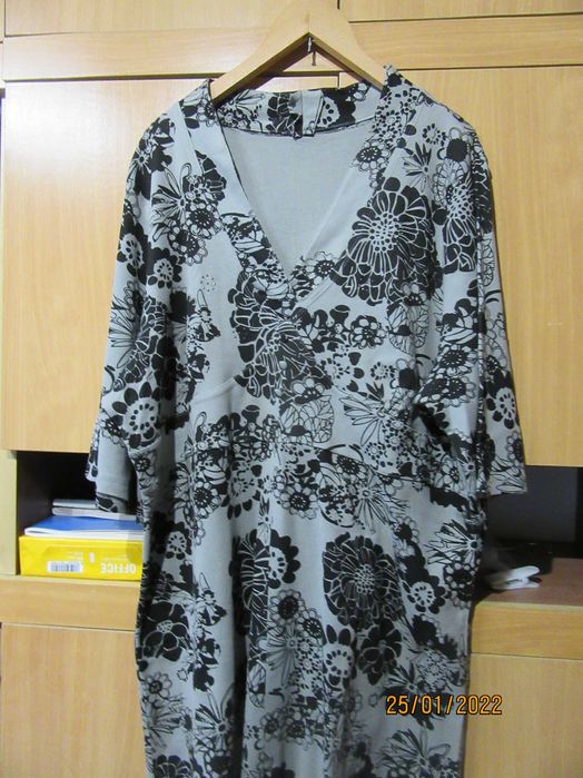 Sweterek Damski w Kolorowe Paski rozmiar 46