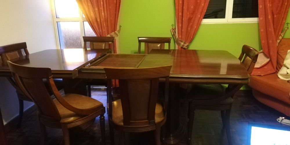Mesa de jantar e 6 cadeiras( mogno)