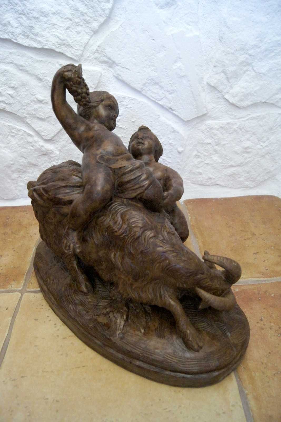 Sygnowana rzeźba z terakoty