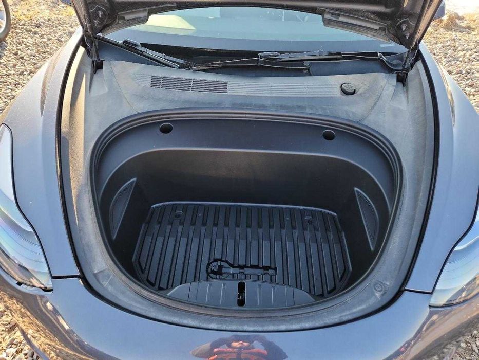 Tesla Model 3 2023 .