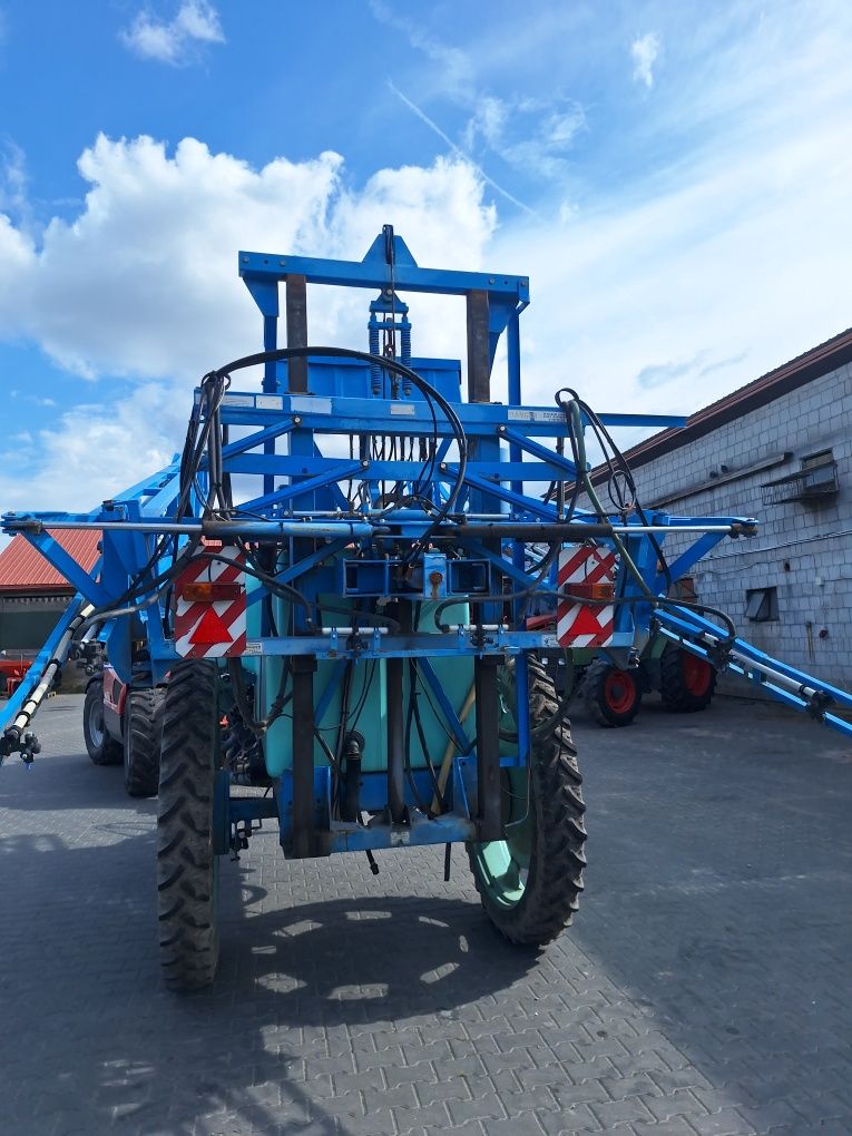 Opryskiwacz Berthoud Mack 32 poj 3200l belka 24m