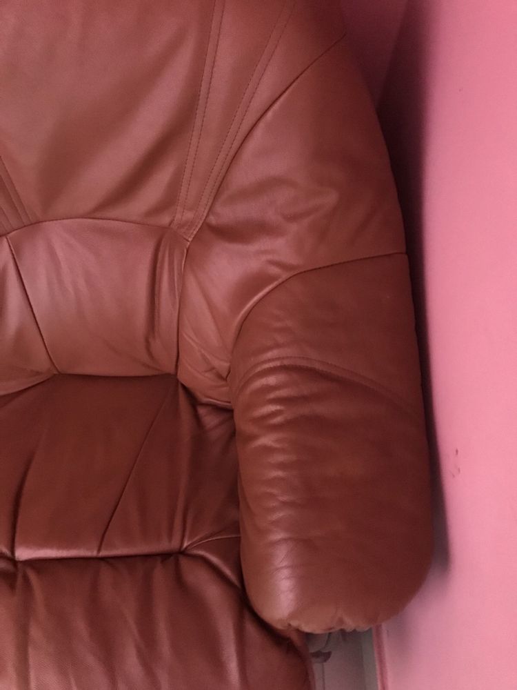 Двомісний шкіряний диван