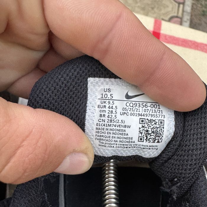 Кроссовки Nike Legend Essential 2, 44,5 размер, Оригинал, Кросівки