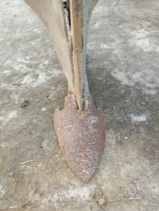 Плуг для коня   .