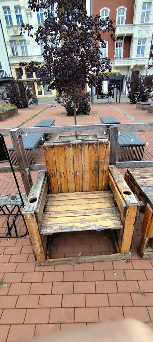 Drewniany fotel z palet