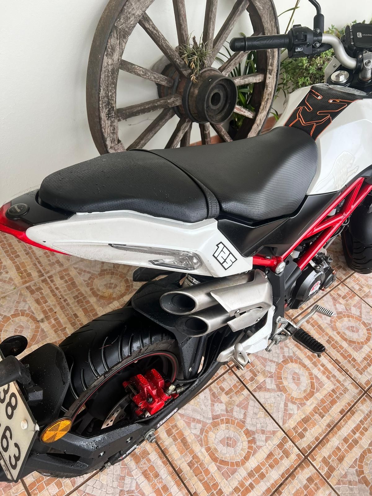 Moto Benelli TNT 125