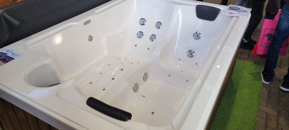 Nowość JACUZZI 3os 210 x 150 x 85cm idealne na taras balkon jakuzi