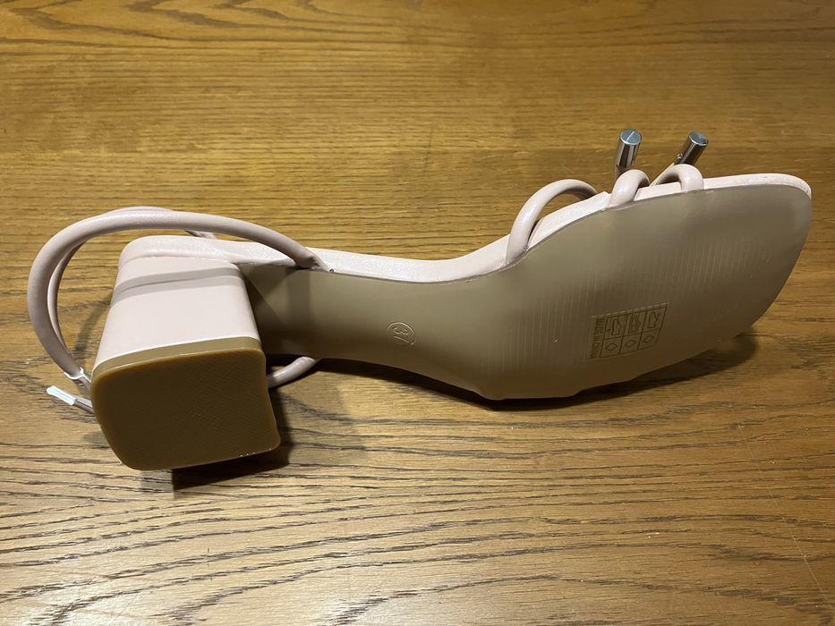 Vendo sandálias novas