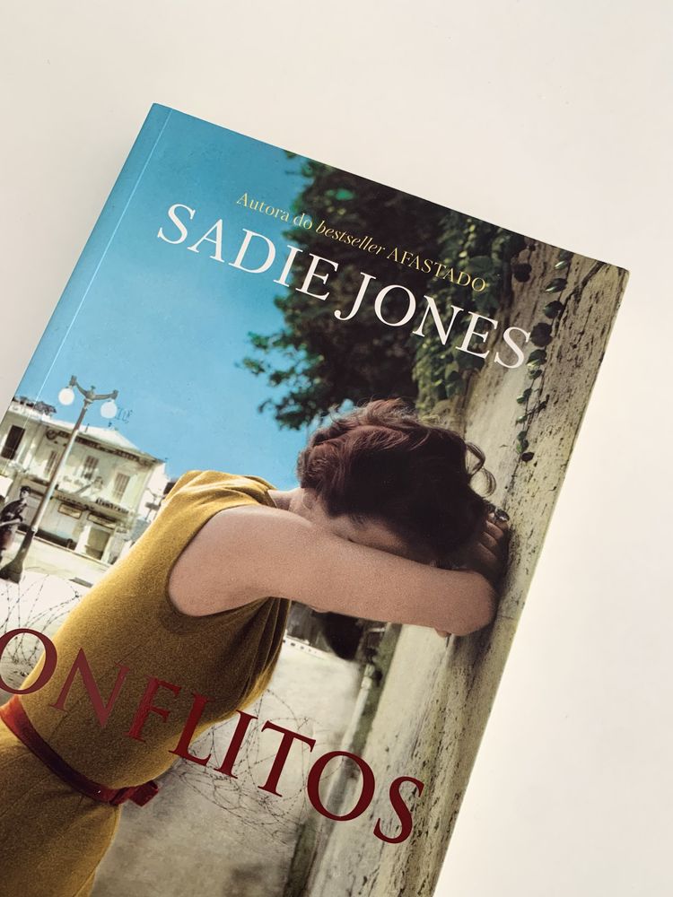 Livro Conflitos de Sadie Jones