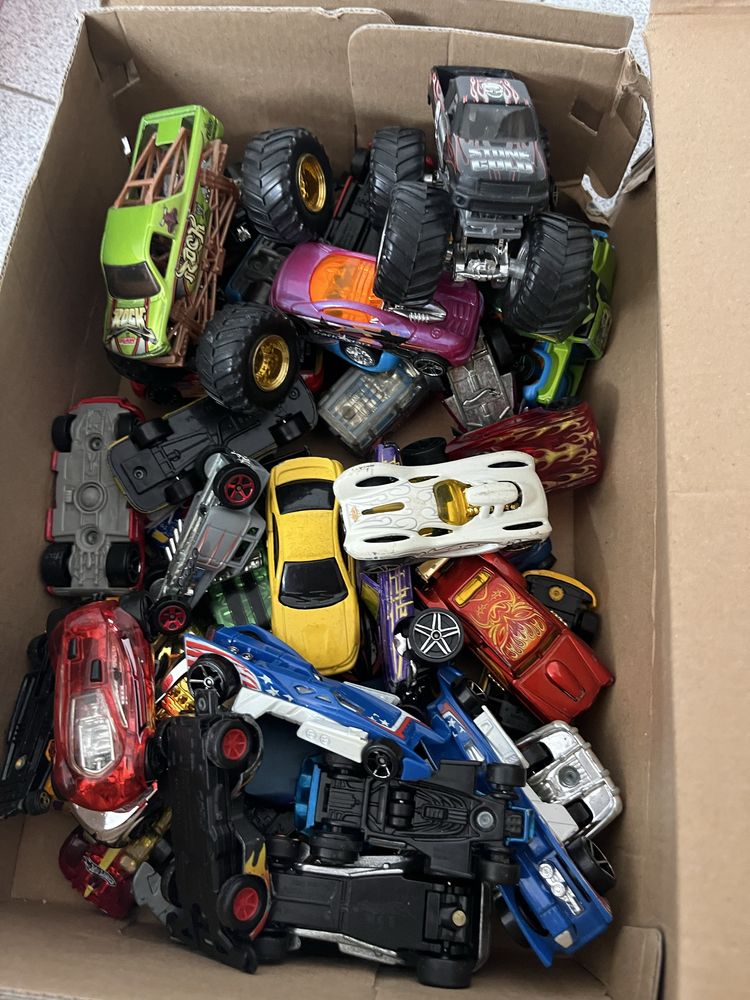 46 carros pequenos varios modelos e tamanhos