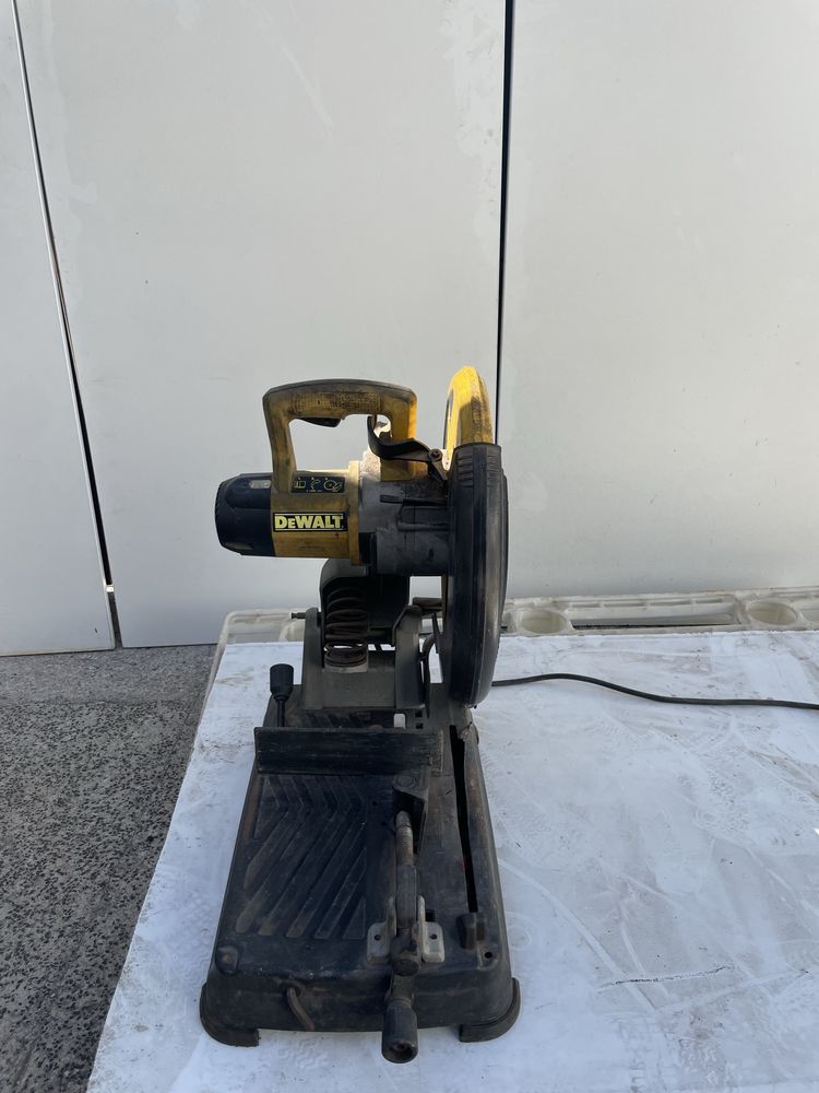 Máquina de cortar ferro DEWALT