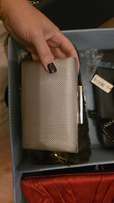 Vendo bolsas e pochetes