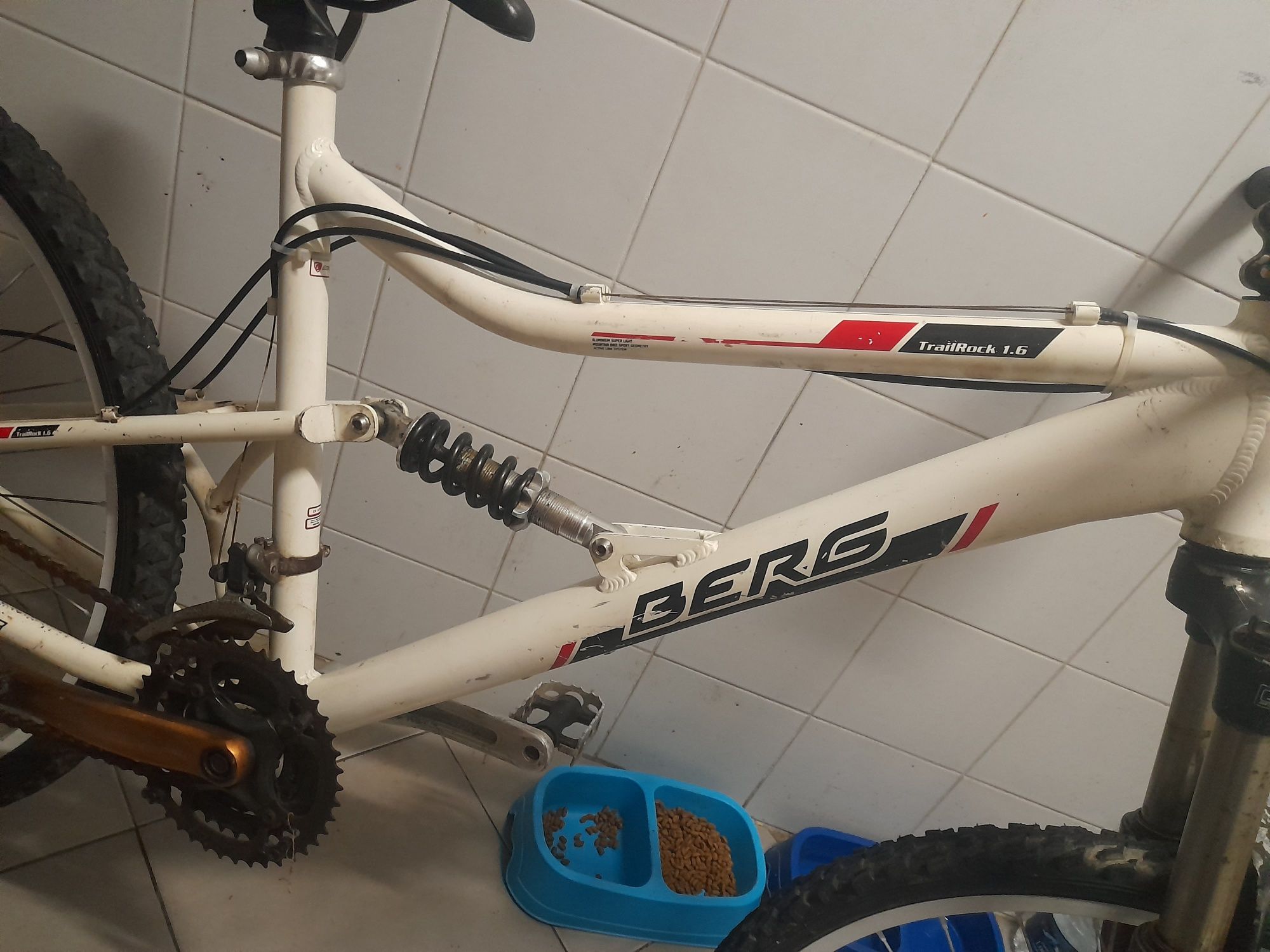 Berg trailrock 1.6 dupla suspençao