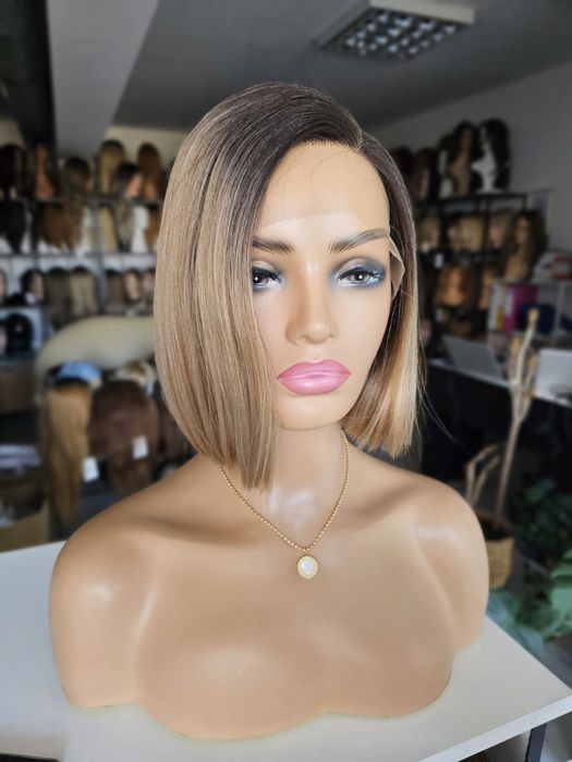 Peruka bob piaskowy blond Kim lace front naturalny efekt