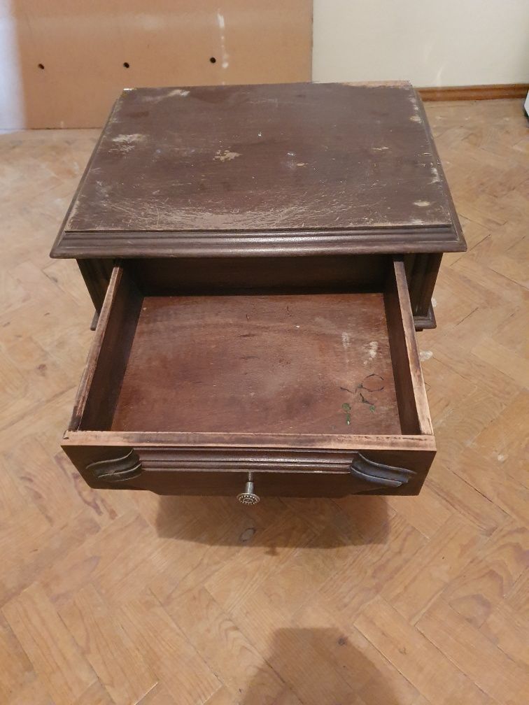 Mesa cabeceira para restauro