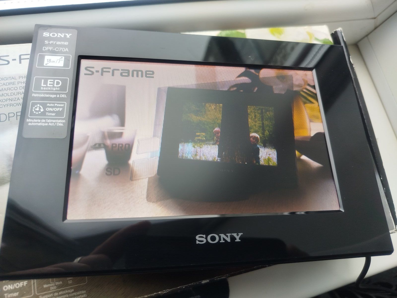 Цифровая фоторамка Sony dpf-c70a