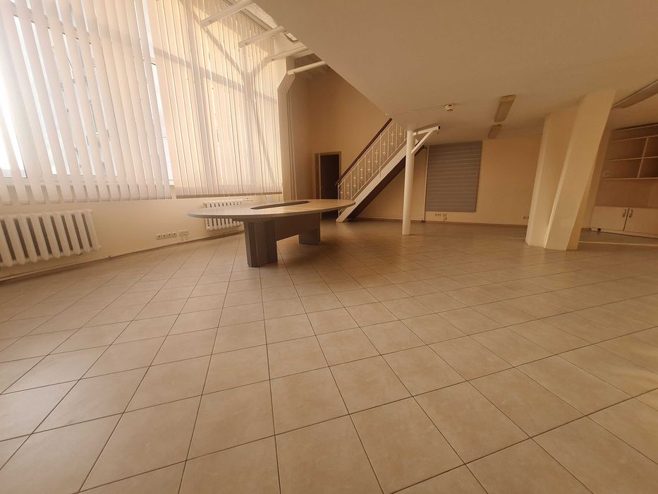 Двоповерховий офіс в БЦ, 81 м.кв., 2 поверх у подарунок, м. Дорогожичі