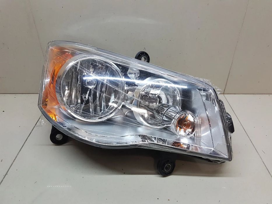 CHRYSLER GRAND VOYAGER TOWN COUNTRY 08-19 LAMPA PRAWA PRZEDNIA PRZOD