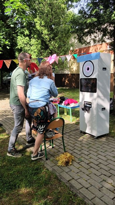 Wynajem fotobudki natychmiastowej fotobudka drukująca zdjęcia gadżety