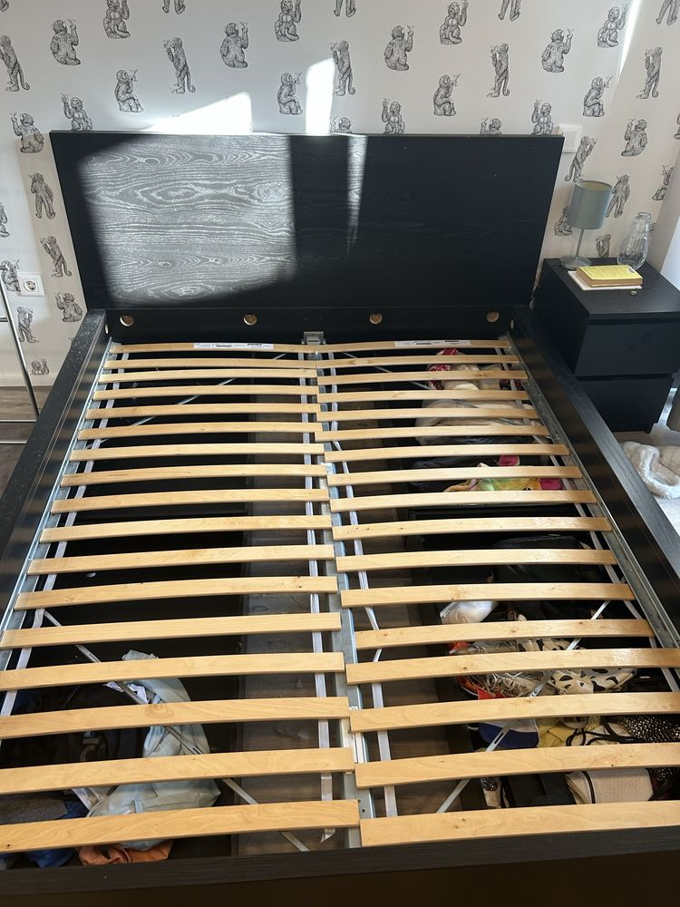 Cama Ikea castanha escura