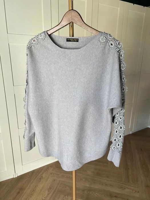 Szary sweter z wełny merino i kaszmiru marki Les Etoiles Claires