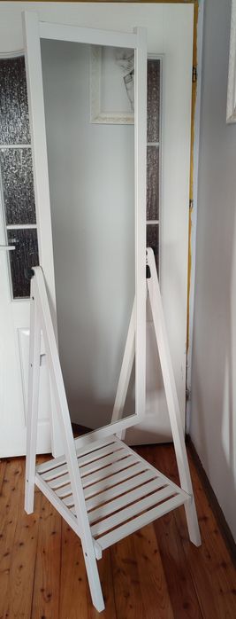 Białe lustro stojące isfjorden ikea