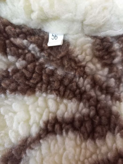 Продаются теплые жилетки из овчины