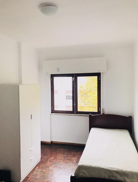 Quarto para solteiros, Baixa de Setúbal (Entrada Imediata)
