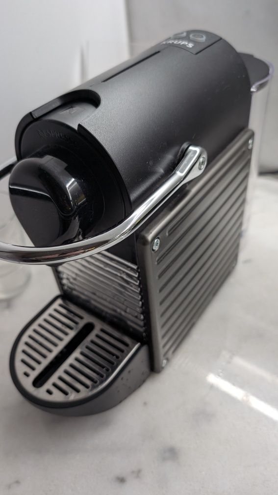 Máquina de café Nespresso Pixie Titan