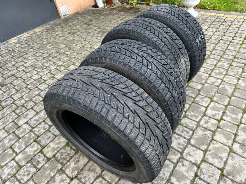 Продам зимові шини Hankook 235/55R17