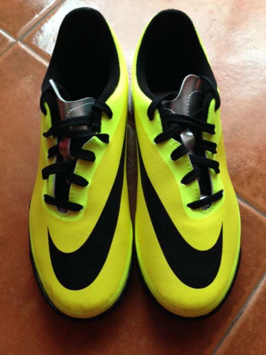 Chuteiras Nike novas