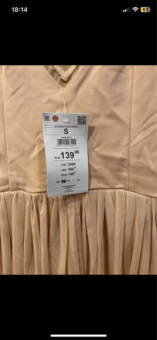 Długa sukienka z tiulem