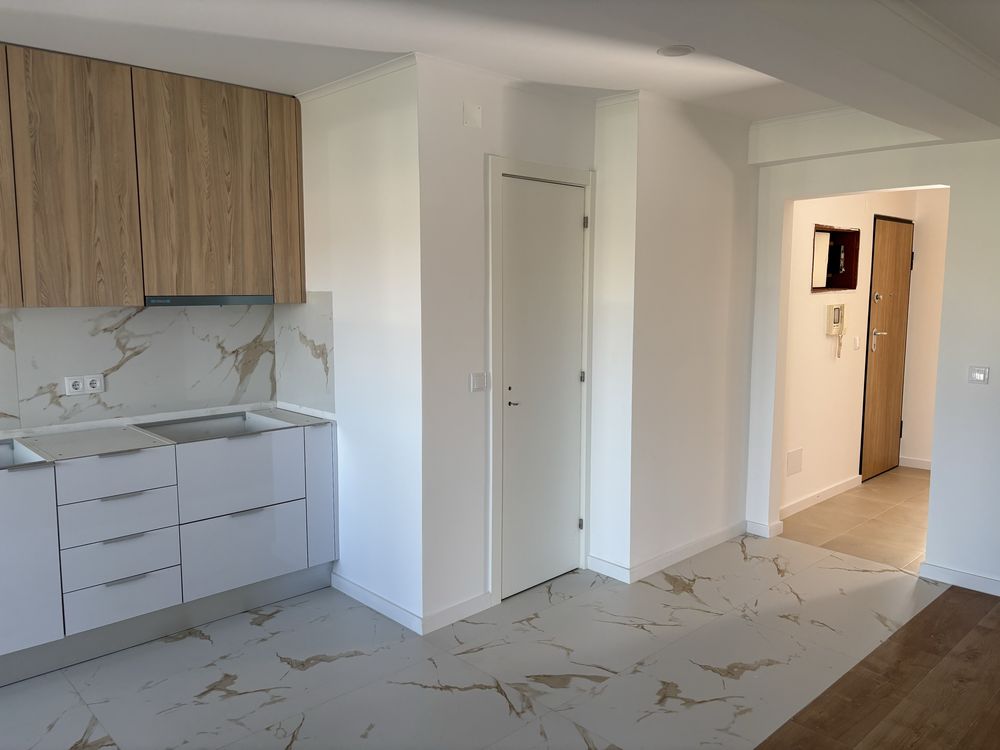 Apartamento T2 totalmente recuperado em Casais de Mem-Martins
