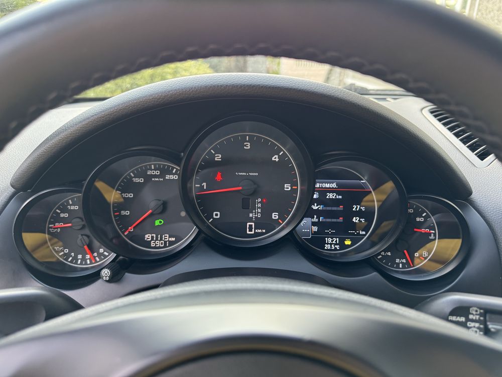 Porsche Cayenne 2011р