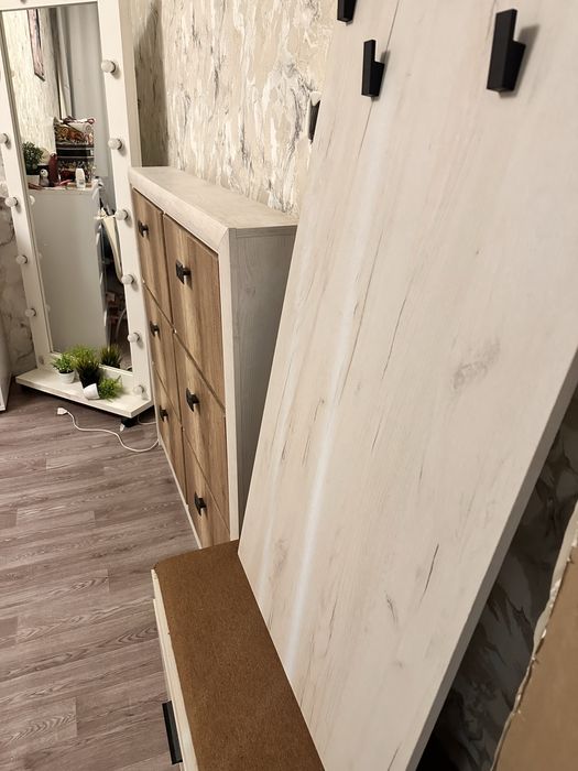 Продам мебель в прихожу