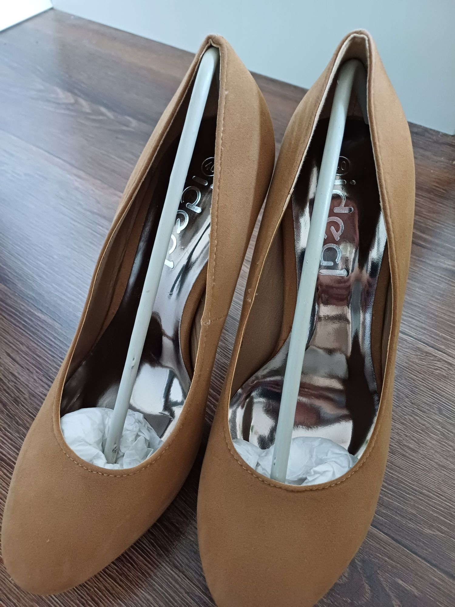 Nowe buty, szpilki na koturnach, rozmiar 40, realnie 37/38