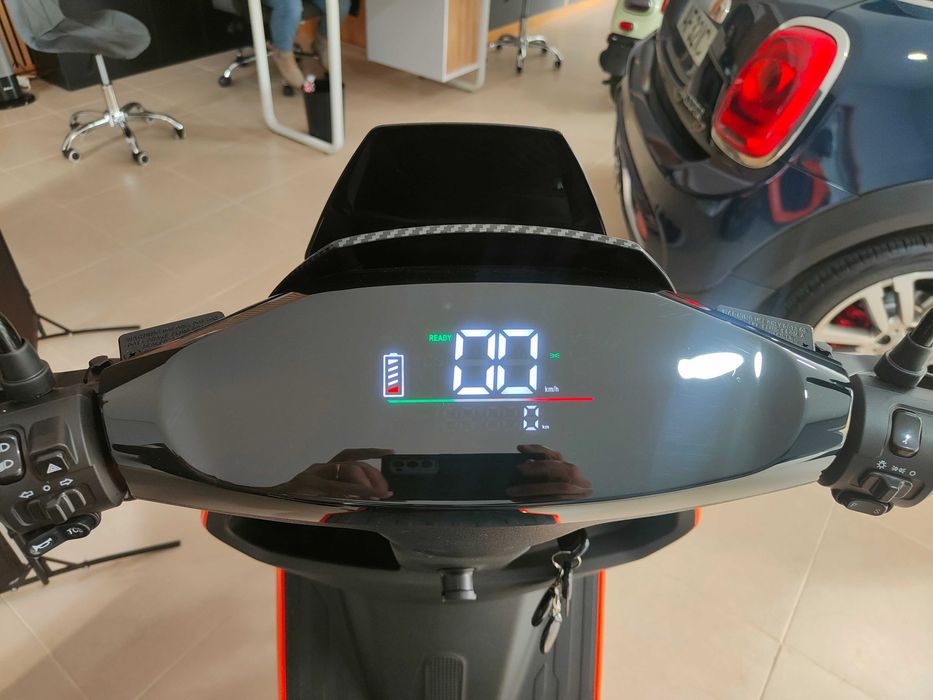 SCOOTER ELÉTRICA SEM CARTA XEC SIMON 24 e 24