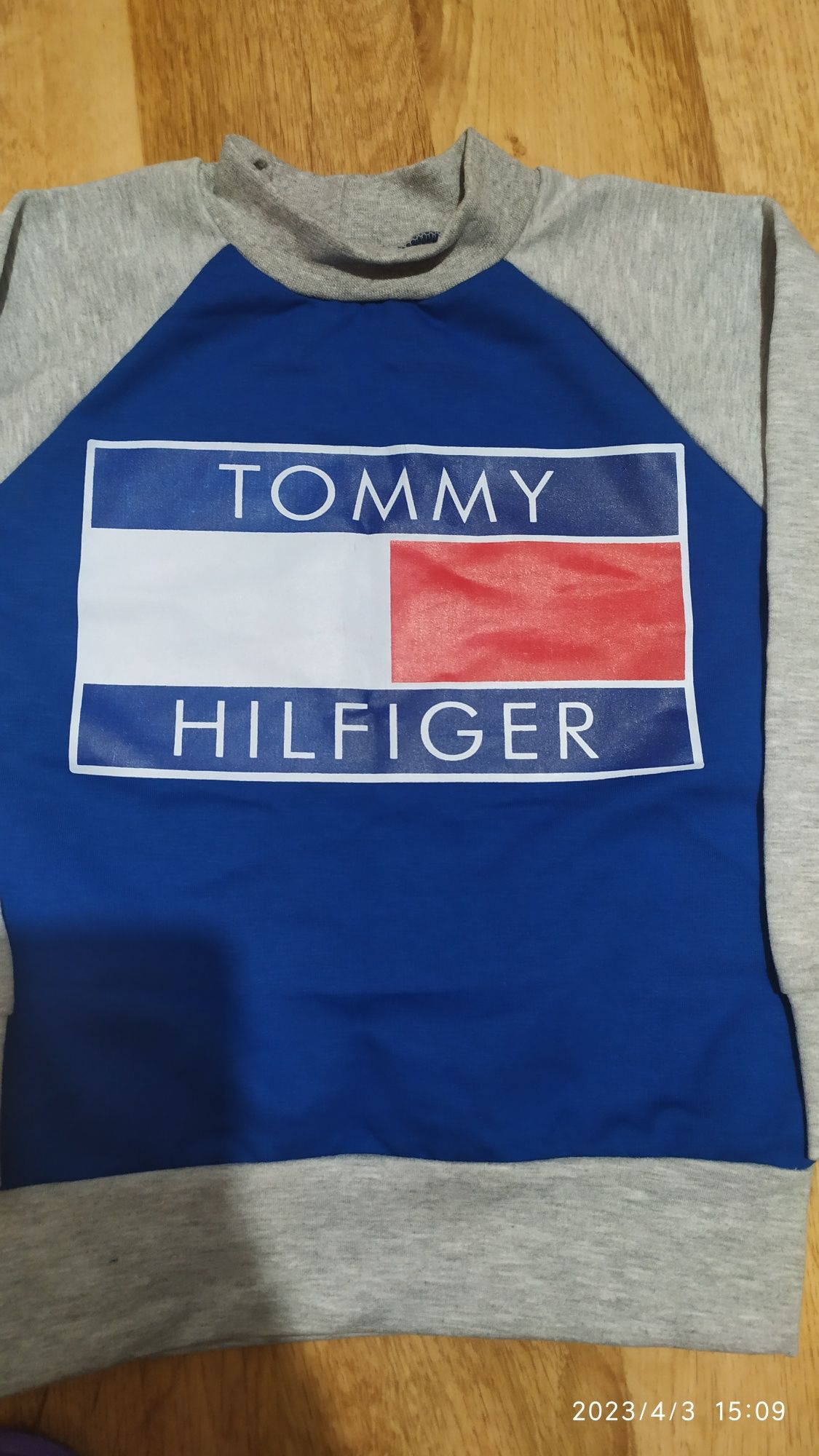 Свитшот Tommy Hilfiger на мальчика 5-6 лет.