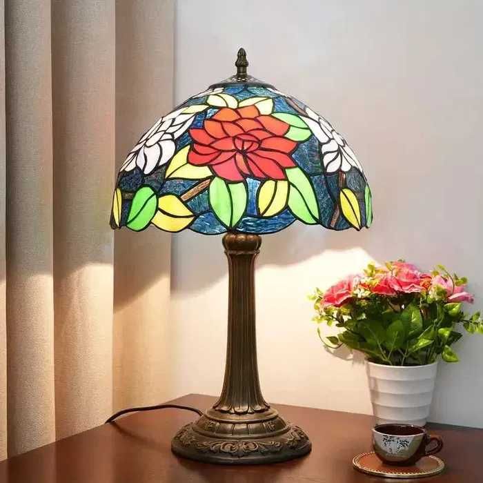 Lampa witrażowa w stylu Tiffany, Róża na liściach