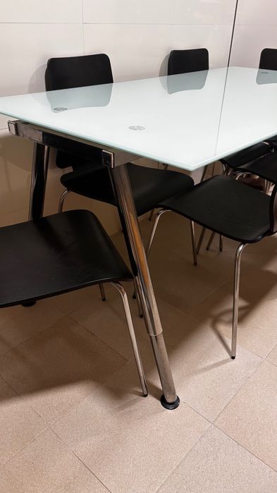 Mesa de Cozinha + 6 Cadeiras — Excelente Oportunidade!